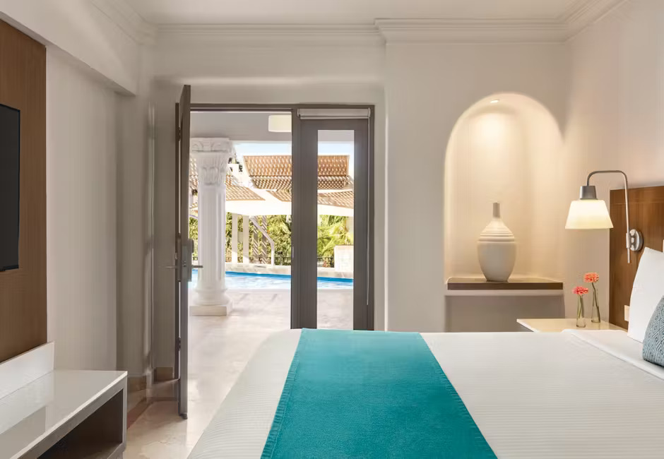 Wyndham Alltra Playa del Carmen standard Room King